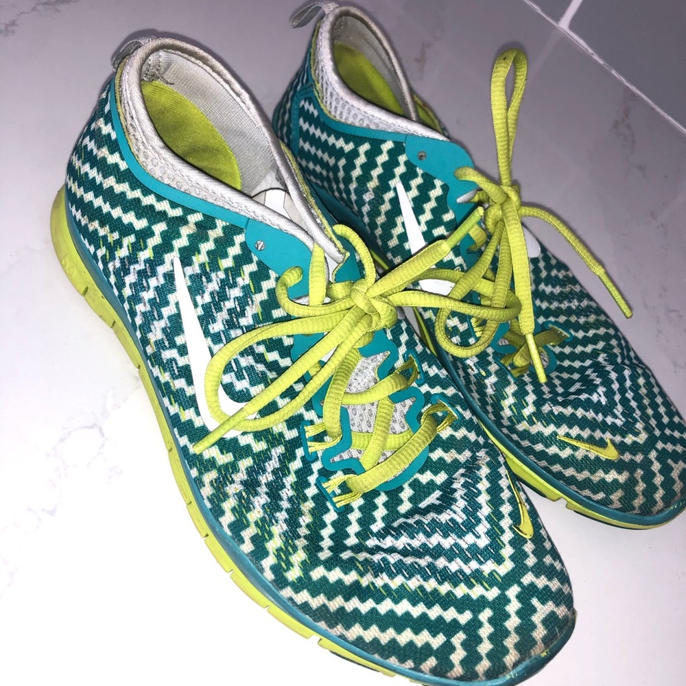 Green nikes